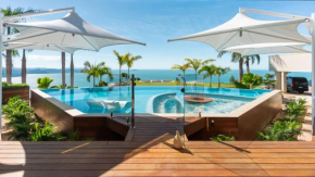 Parc Exclusif, Airlie Beach - 360 island views from a mountain top